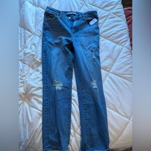 Brand new never worn Joes jeans, medium wash tomboy fit.